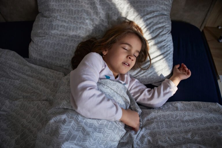 3-أعراض-خلال-النوم-قد-تعني-إصابة-طفلك-بحالة-مرتبطة.jpg