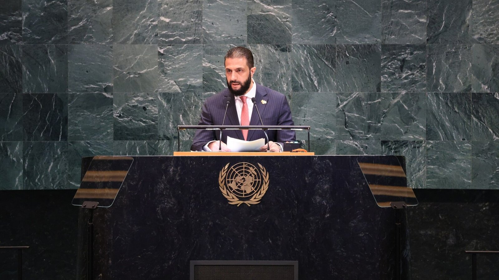 الشرع-جئتكم-من-عاصمة-التاريخ-ومهد-الحضارات-والحكاية-السورية-مستمرة.jpg