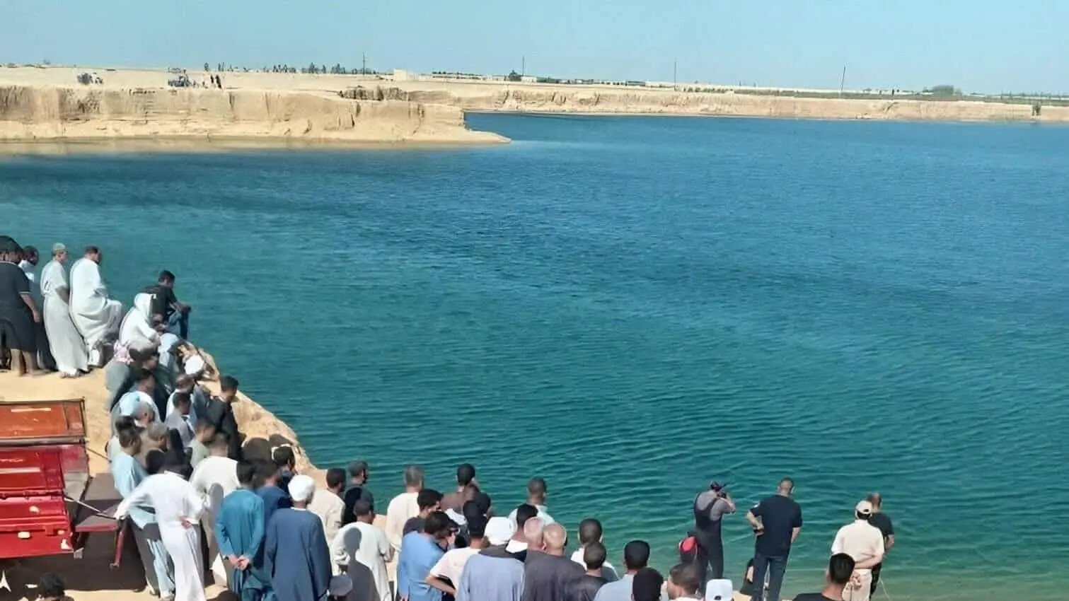 رعب-واسع-في-مصر-بعد-ظهور-بحيرة-بشكل-غامض-ومفاجىء.jpg