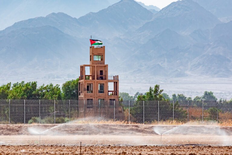 يديعوت-أحرونوت-الجيش-الإسرائيلي-يحشد-آلاف-الجنود-على-الحدود-الأردنية.jpg