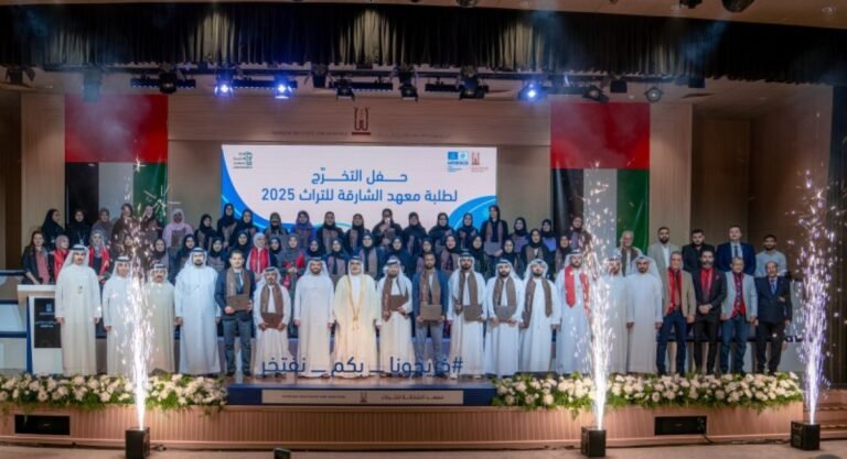الشارقة-للتراث-يحتفي-بتخريج-54-طالباً-وطالبة-أخبار-السعودية.jpg