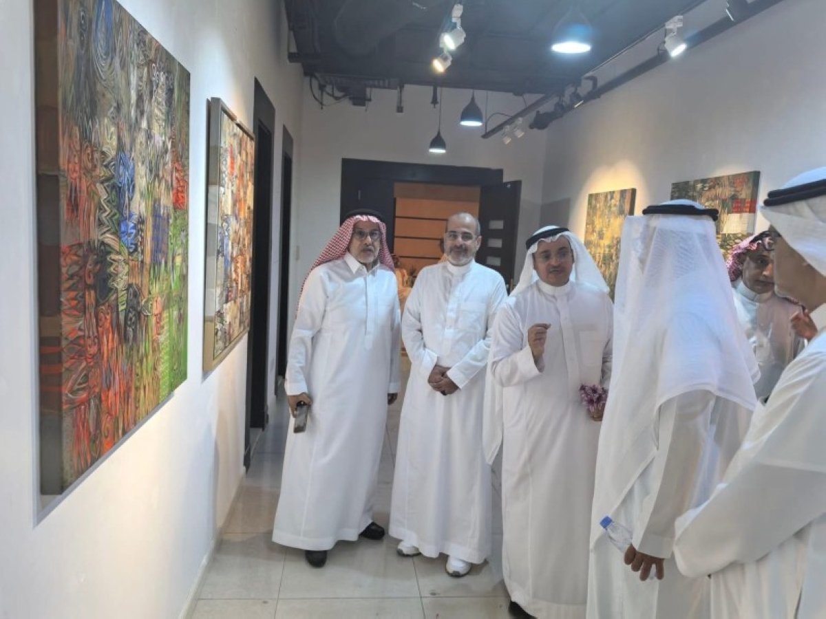 فهد-خليف-يقرأ-الجمال-بعين-المعلم-ويرسمه-بوعي-الفيلسوف.jpg