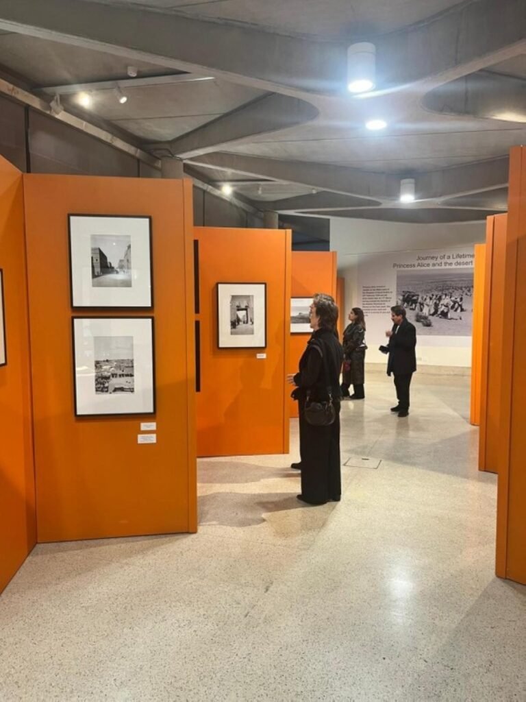 لندن-تحتضن-معرضاً-مصوراً-للأميرة-البريطانية-أليس-خلال-زيارتها-للسعودية.jpg