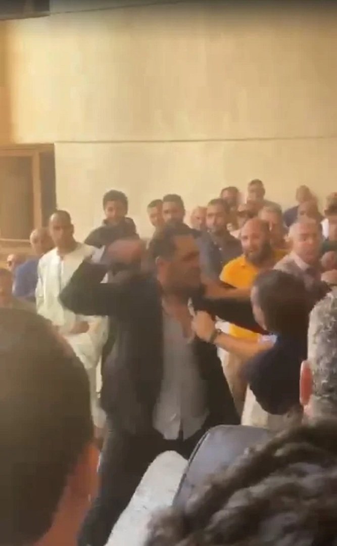 مصر-عراك-على-باب-المحكمة-أثناء-الترشح-لانتخابات-البرلمان-فيديو.jpg