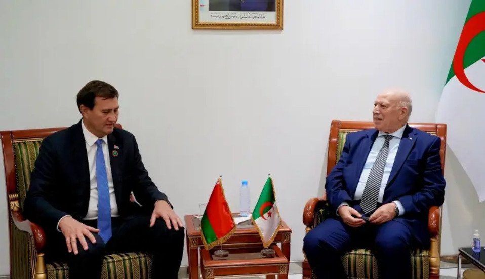 وزير-الخارجية-البيلاروسي-يجري-مباحثات-مع-وزير-الصناعة-الجزائري.jpg