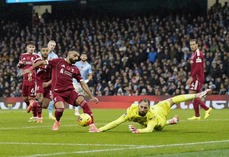 أسطورة-مانشستر-يونايتد-يهاجم-صلاح-بعد-سقوط-ليفربول-أمام-مانشستر.png