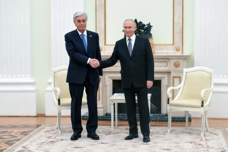 بوتين-وتوكايف-يبحثان-في-الكرملين-تعزيز-الشراكة-الاستراتيجية-بين-روسيا.jpg