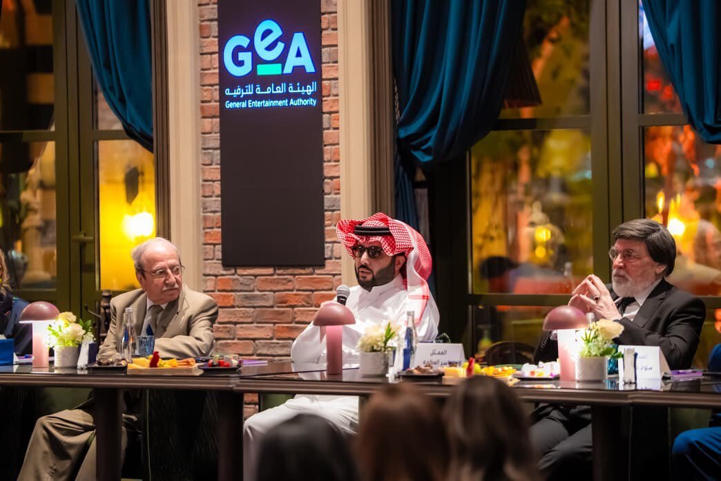 تركي-آل-الشيخ-يجمع-أساطير-الفن-السوري-في-الرياض-ويتلقى.jpeg