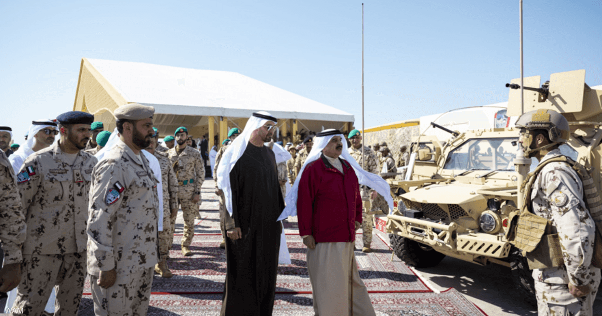 رئيس-الإمارات-وملك-البحرين-يشهدان-تمرين-ربدان-شويمان.png