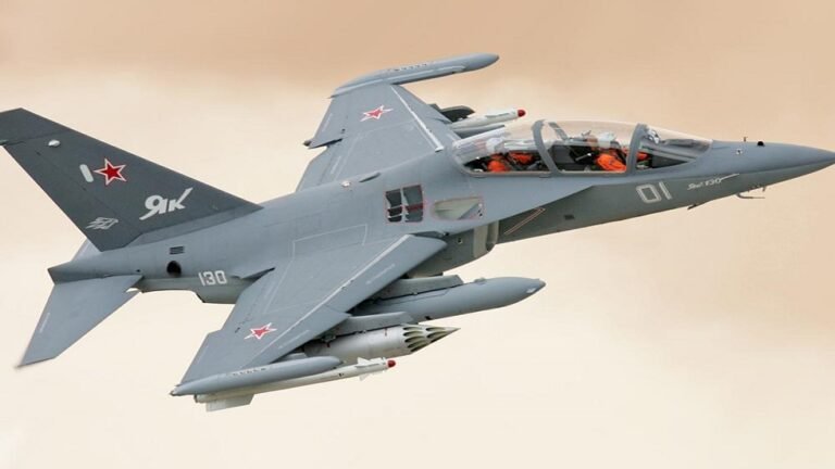 روسيا-تعرض-في-دبي-للطيران-عن-طائرة-مطورة-للتدريب-والقتال.jpg