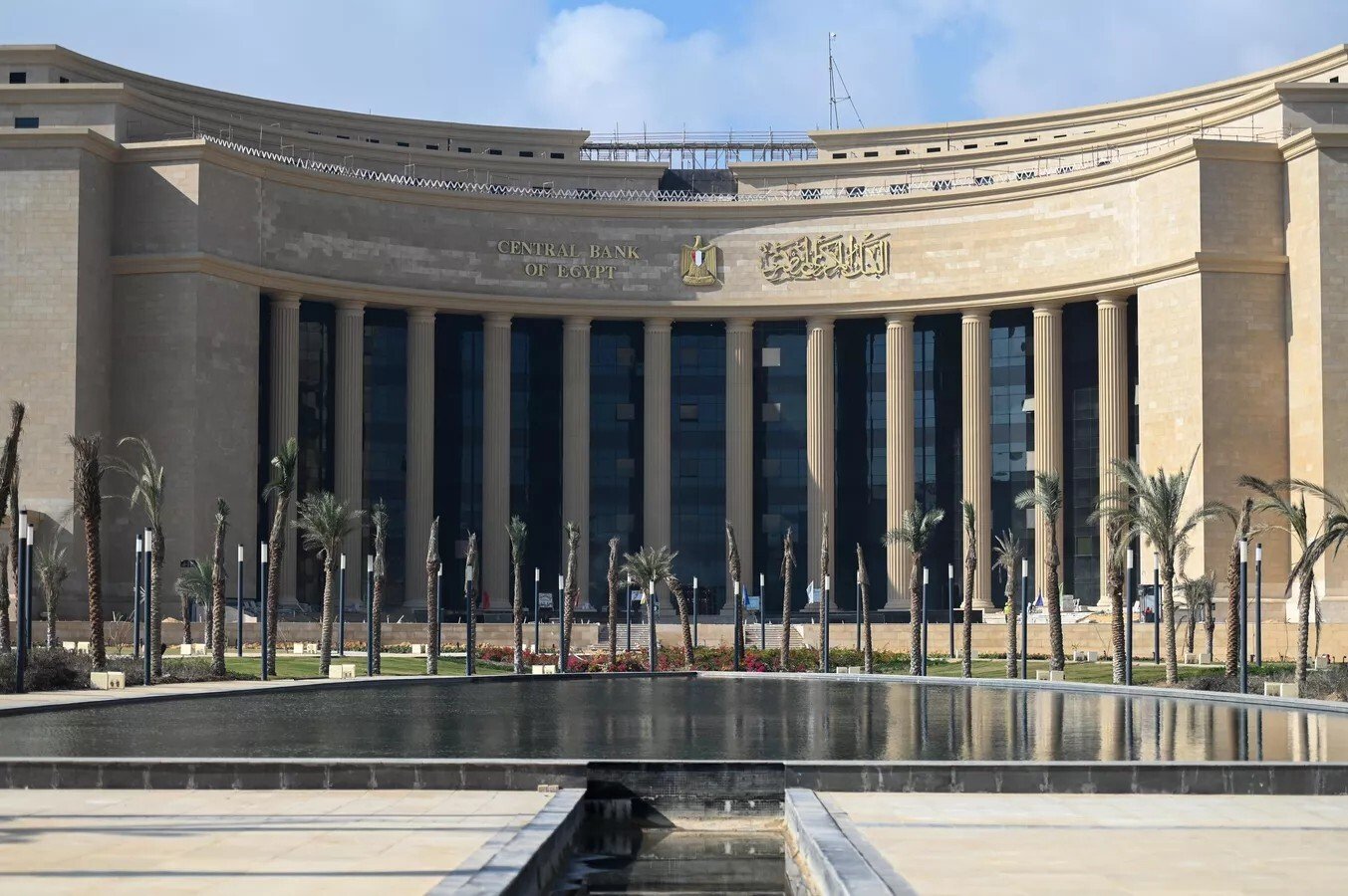 5-مشاهد-رجل-أعمال-مصري-يثير-الجدل-مجددا-بشأن-مقايضة.jpg