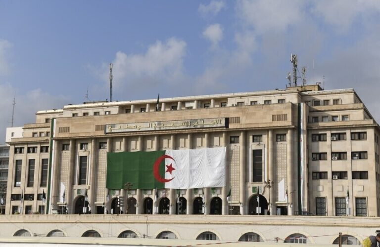 البرلمان-الجزائري-يصادق-على-قانون-تجريم-الاستعمار-الفرنسي.jpg