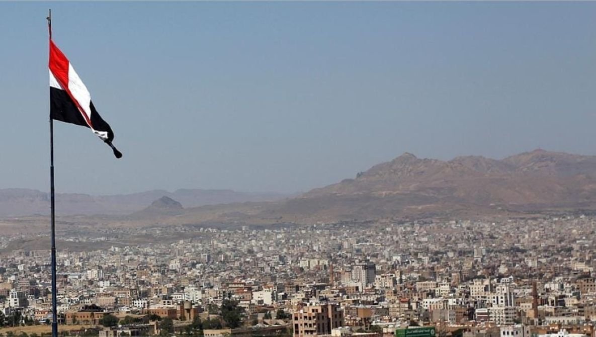 الحكومة-اليمنية-تؤيد-قرارات-العليمي-بإعلان-حالة-الطوارئ-في-اليمن.jpg