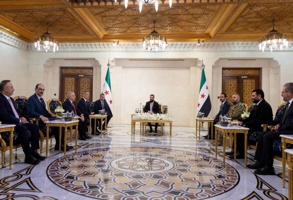 الشرع-يلتقي-الوفد-التركي-رفيع-المستوى-في-دمشق.jpg