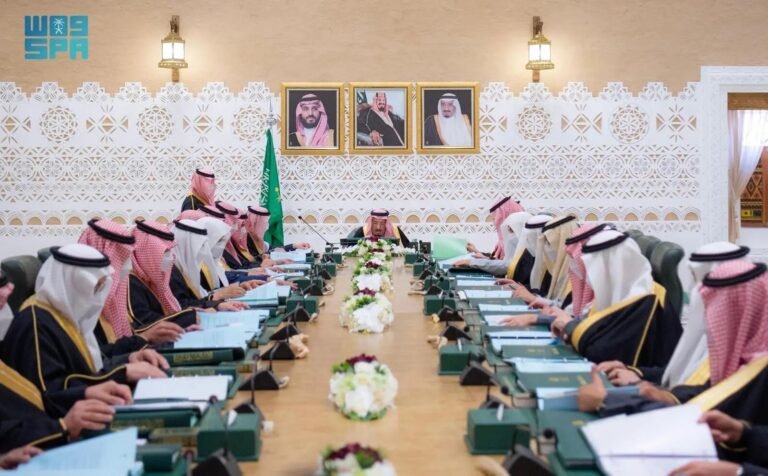 الملك-سلمان-يترأس-جلسة-مجلس-الوزراء-السعودي-ترحيب-بإلغاء-قانون.jpg
