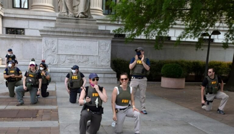 دعوى-قضائية-ضد-قادة-FBI-تتهمهم-بفصل-عملاء-ركعوا-خلال.jpg