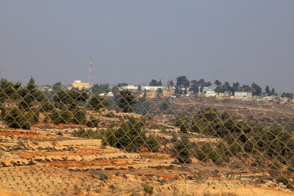 لعزل-القرى-الفلسطينية-الجيش-الإسرائيلي-يعتزم-بناء-جدار-فصل-في.jpg