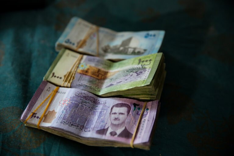 وزير-الاقتصاد-السوري-السابق-يحدد-6-نقاط-إيجابية-لتبديل-العملة.jpg