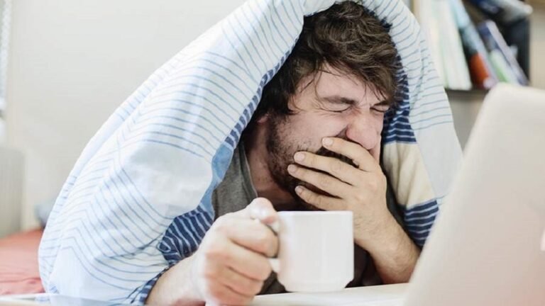 التثاؤب-لماذا-يحدث-ومتى-يصبح-معديا؟.jpg