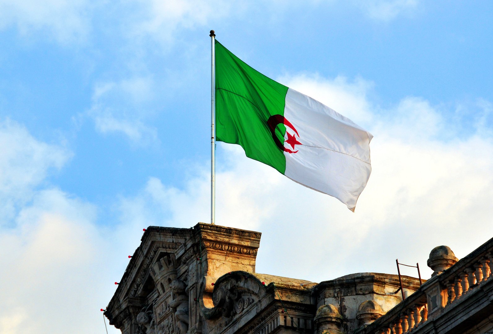 السلطات-الجزائرية-تحذر-من-منشورات-ذات-طابع-تخريبي-تدعو-إلى.jpg