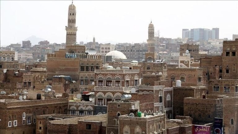 السيطرة-على-معسكر-اللواء-37-نقطة-تحول-في-الصراع-على.jpg