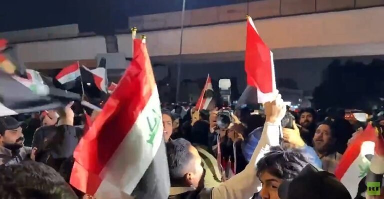 العراق-أنصار-المالكي-يتظاهرون-لدعم-ترشحه-لتشكيل-الحكومة-الجديدة-صور.jpg