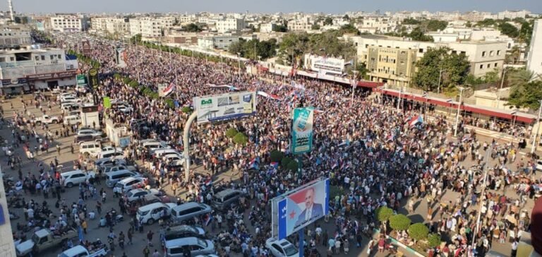 اليمن-مليونية-في-عدن-دعما-للانتقالي-والزبيدي-والجمعية-الوطنية-تنفي.jpg