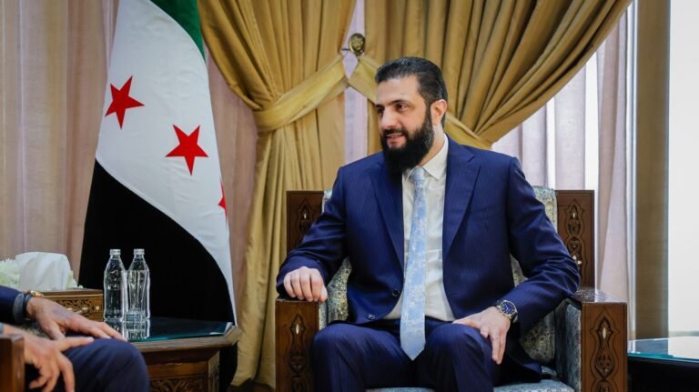 باحث-إٍسرائيلي-يتحدث-عن-الصديق-المفاجئ-الذي-يساعد-الشرع-باستمرار.jpg