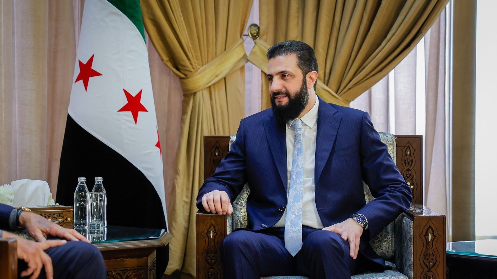 باحث-إٍسرائيلي-يتحدث-عن-الصديق-المفاجئ-الذي-يساعد-الشرع-باستمرار.jpg