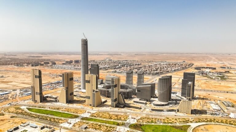 بعد-رأس-الحكمة-وعلم-الروم-نائب-مصري-يتحدث-عن-تعاقدات.jpg