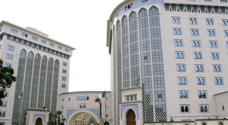 بعد-زيادة-غير-معلنة-في-أسعار-الوقود-وزارة-المحروقات-الجزائرية.png