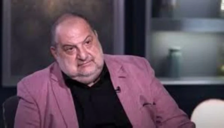 خالد-الصاوي-كنت-ممثلاً-فاشلاً-وكباريه-فصلتني-من-المدرسة.webp.webp