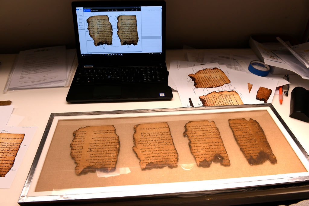فك-شفرة-آخر-نصوص-مخطوطات-البحر-الميت-بعد-70-عاما.jpg