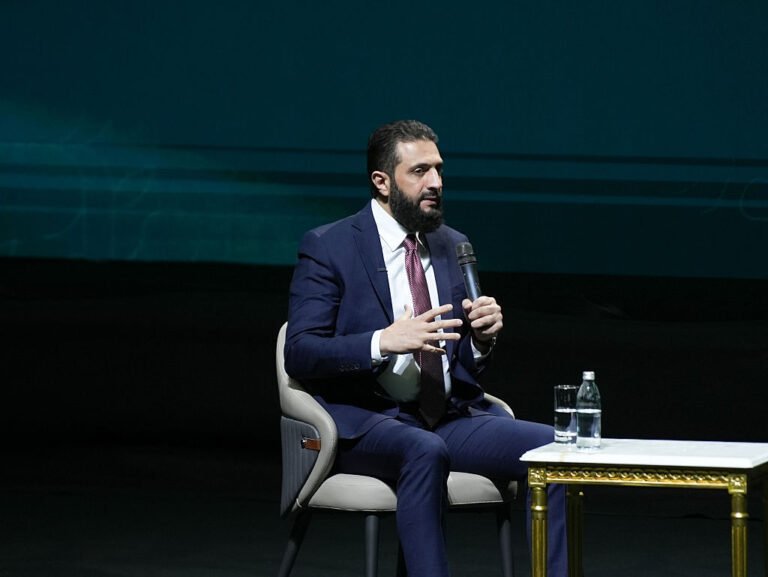 قرار-قناة-شمس-عدم-بث-مقابلة-الشرع-يثير-تفاعلا-فما.jpg