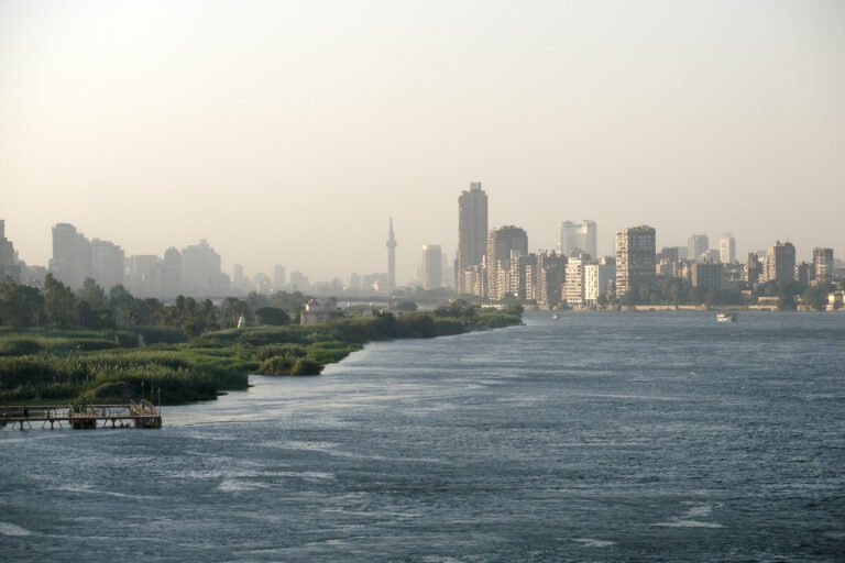 مصر-تنفذ-مشروعا-ضخما-يعبر-النيل-مع-خط-مترو-عملاق.jpg