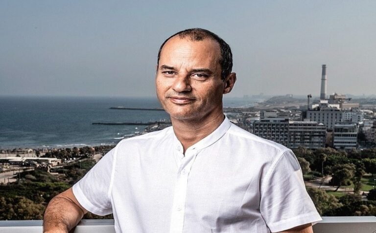من-تحت-القصف-إلى-قبضة-الملياردير-تفاصيل-الخطة-الأمريكية-لـإعادة.jpg