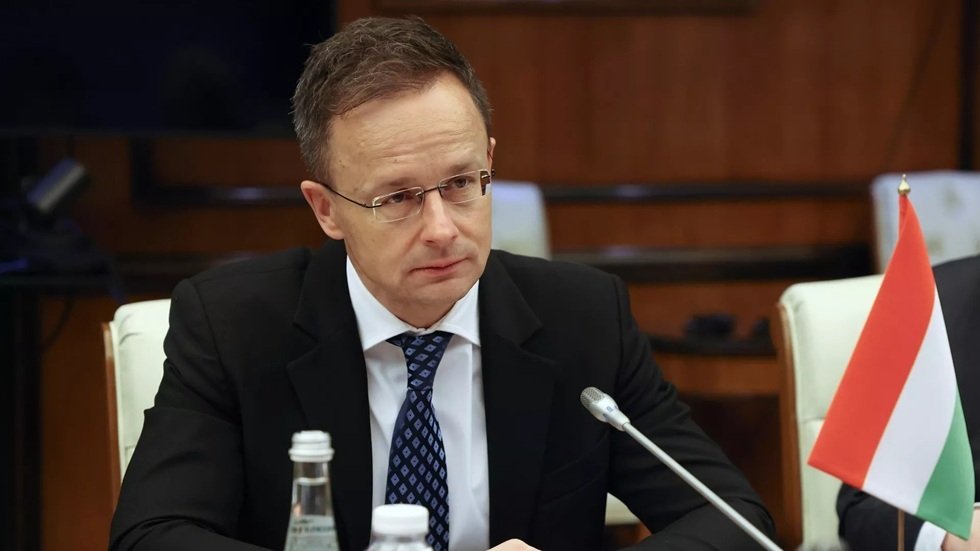 وزير-خارجية-هنغاريا-يحذر-من-مخاطر-تصعيد-أوروبي-في-أوكرانيا.jpg