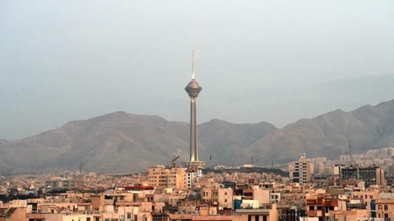 بين-السماء-والأرض-ستة-أيام-عنيفة-في-إيران.jpg