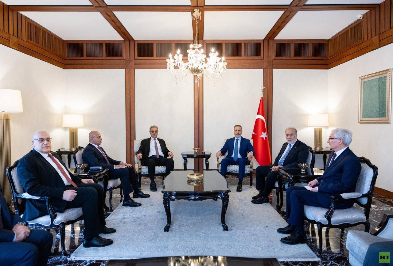 وزير-الخارجية-التركي-يستقبل-وفد-لجنة-إدارة-غزة-وشعث-يؤكد.jpg