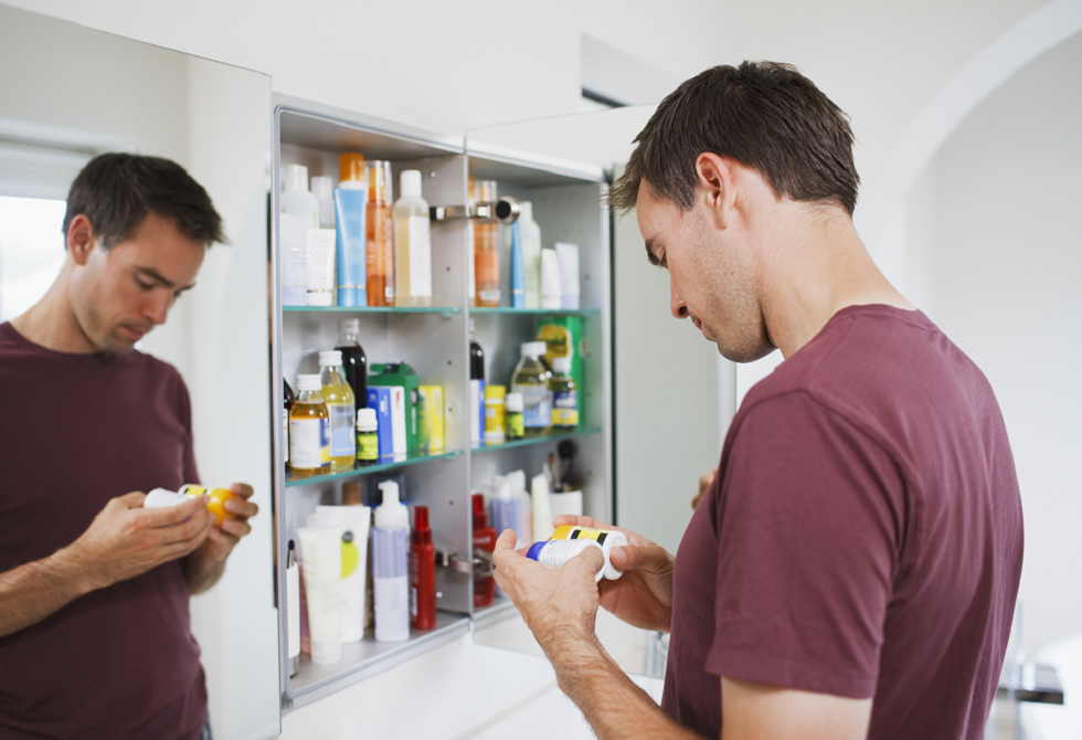 أدوية-منسية-في-المنزل-قد-تهدد-صحة-العائلة-تخلص-منها.PNG