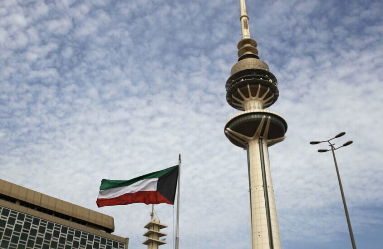 الكويت-قتيل-وأضرار-مادية-جسيمة-في-هجوم-إيراني-على-محطة.jpg