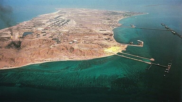جزيرة-خرج-أسوأ-بقعة-قتال-على-وجه-الأرض.jpg