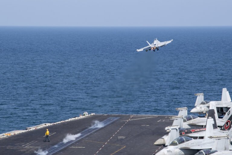 حاملة-طائرات-أمريكية-ثالثة-تستعد-للإبحار-نحو-الشرق-الأوسط-وتقارير.jpg