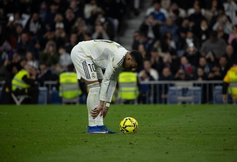 فضيحة-مدوية-أطباء-ريال-مدريد-يخطئون-في-تحديد-ركبة-مبابي.jpg