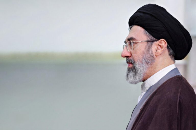 ابتعاد-خامنئي-عن-الأنظار-عقّد-الجهود-تقرير-يكشف-كواليس-قرار.jpg