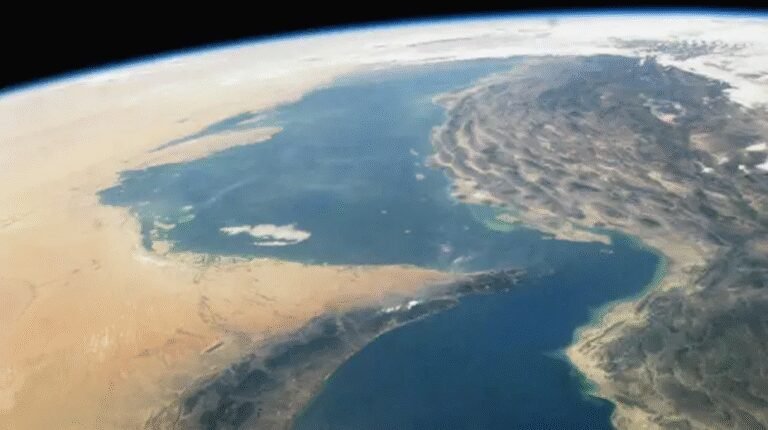 القوات-البحرية-للحرس-الثوري-الإيراني-مضيق-هرمز-لن-يعود-أبدا.jpg