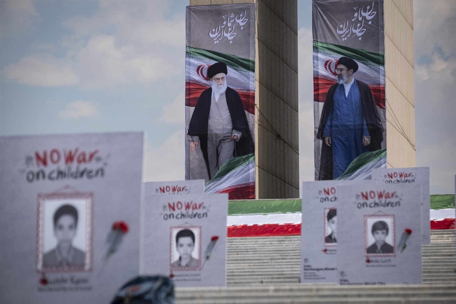 المرشد-الإيراني-مجتبى-خامنئي-يوجه-رسالة-إلى-الشعب-بمناسبة-يوم.jpg