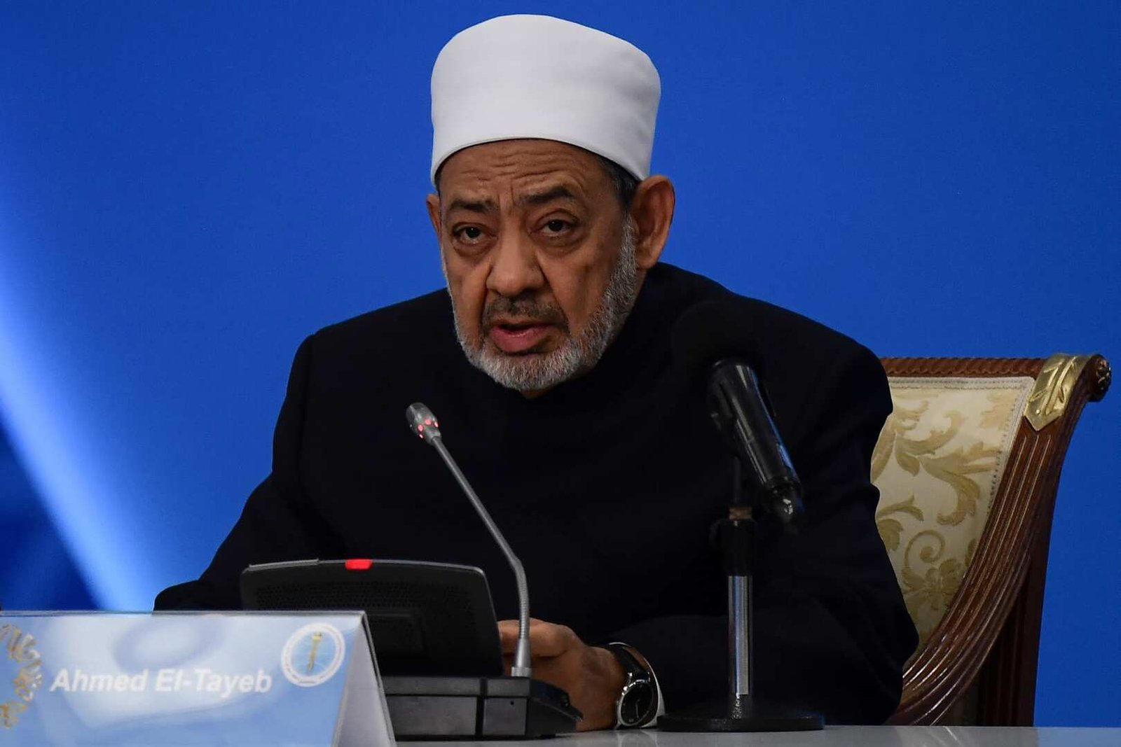 رد-فعل-شيخ-الأزهر-بعد-اختطاف-طفلة-من-مستشفى-الحسين.jpg