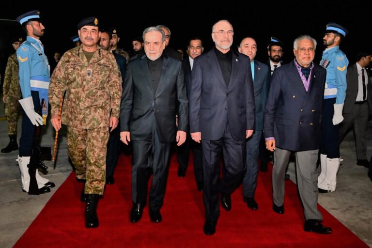 طهران-تحسم-الجدل-حول-استقالة-قاليباف-من-رئاسة-الوفد-التفاوضي.jpg