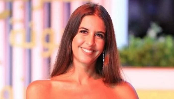 بعيداً-عن-البروتوكول-ماذا-فعل-ماكرون-مع-فنانة-مصرية-على.webp.webp